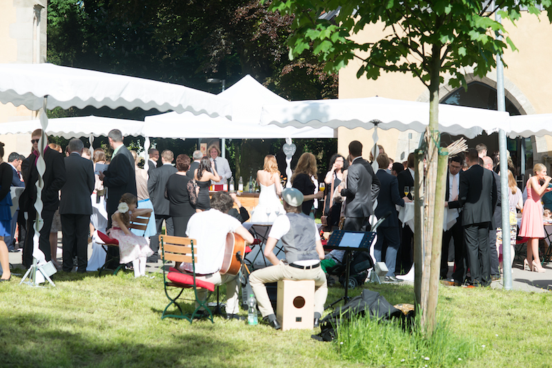 Michael Lehmann und sein Team vom Wein-Musketier betreut Sie komplett Dekoration, Schirme, Gläser.... Für uns in Rechberghausen / Göppingen kein Problem